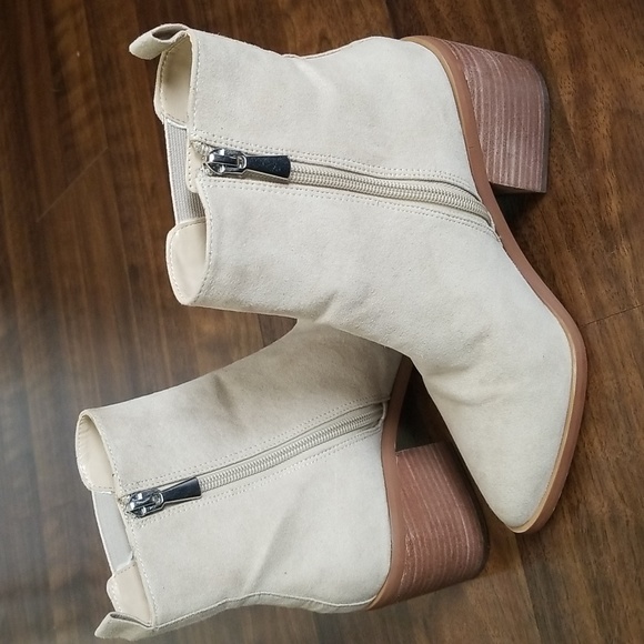 BP. Baylee Light Tan Faux Suede Heeled Side  Zippered Ankle Booties - 6M - Picture 8 of 10